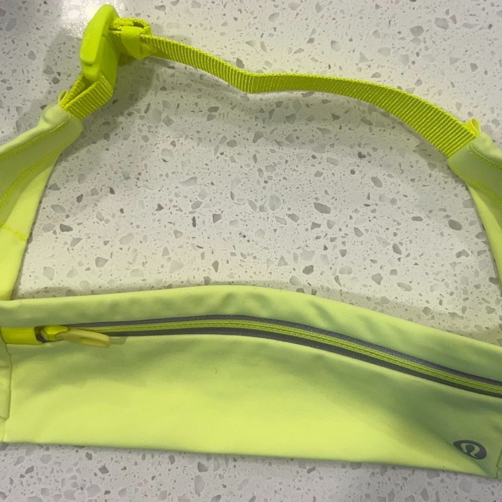Lululemon Fast and Free Running Belt - XS/S - Highlight Yellow
